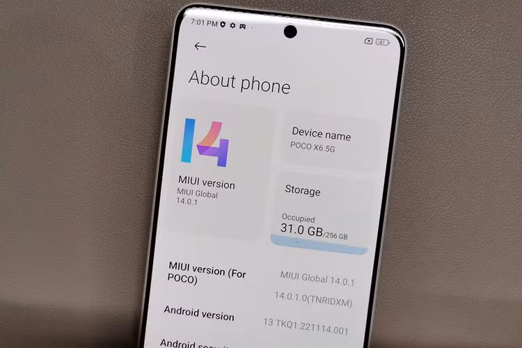 Thiết kế có cảm biến vân tay, gia tốc kế, con quay hồi chuyển, và màu sắc đa dạng: xanh dương, đen, trắng.(Ảnh: kompas.com)