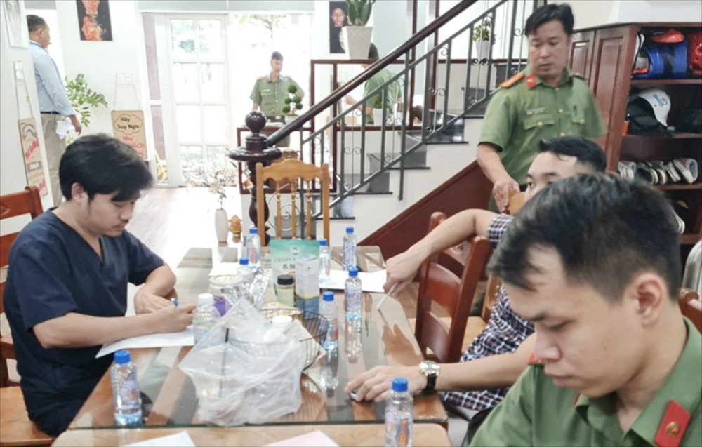 Bất ngờ lời khai của "bác sĩ Tiktok" Mr Lee khi bị bắt giữ - Hình 3 Bat ngo loi khai cua