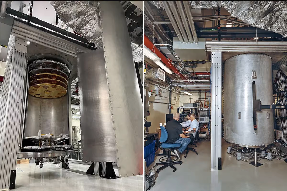 Với thể tích 1.7 m³ và trọng lượng 6.7 tấn, tủ lạnh này giúp giảm rung động gây nhiễu cho thiết bị lượng tử.(Ảnh: New Atlas)