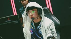 Noway không chỉ chơi game mà còn chia sẻ kiến thức, truyền cảm hứng tích cực qua các buổi livestream. (Ảnh: Game6)