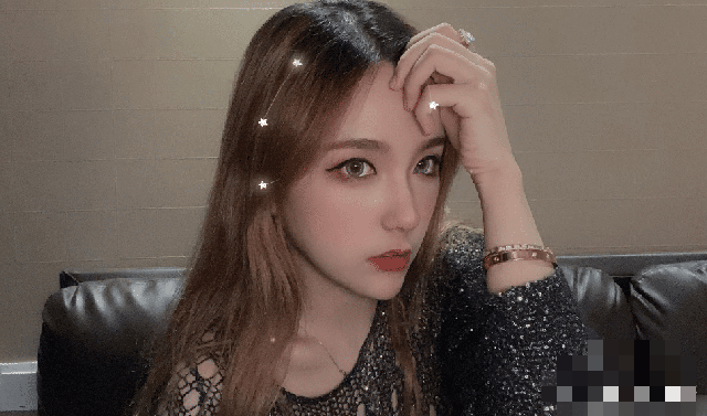 Không thể phủ nhận, nhờ sự nhiệt huyết cũng như ngoại hình xinh đẹp của nữ BLV Rita như một làn gió hương sắc lạ, đem đến cho giải đấu và đông đảo anh em game thủ không khí mới mẻ. (Ảnh: Phụ nữ số)