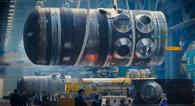 Lò được trang bị hệ thống an toàn tiên tiến, bao gồm lớp bảo vệ chịu nhiệt, áp suất và va đập cực cao, đáp ứng mọi tiêu chuẩn của IAEA. (Ảnh: ROSATOM)