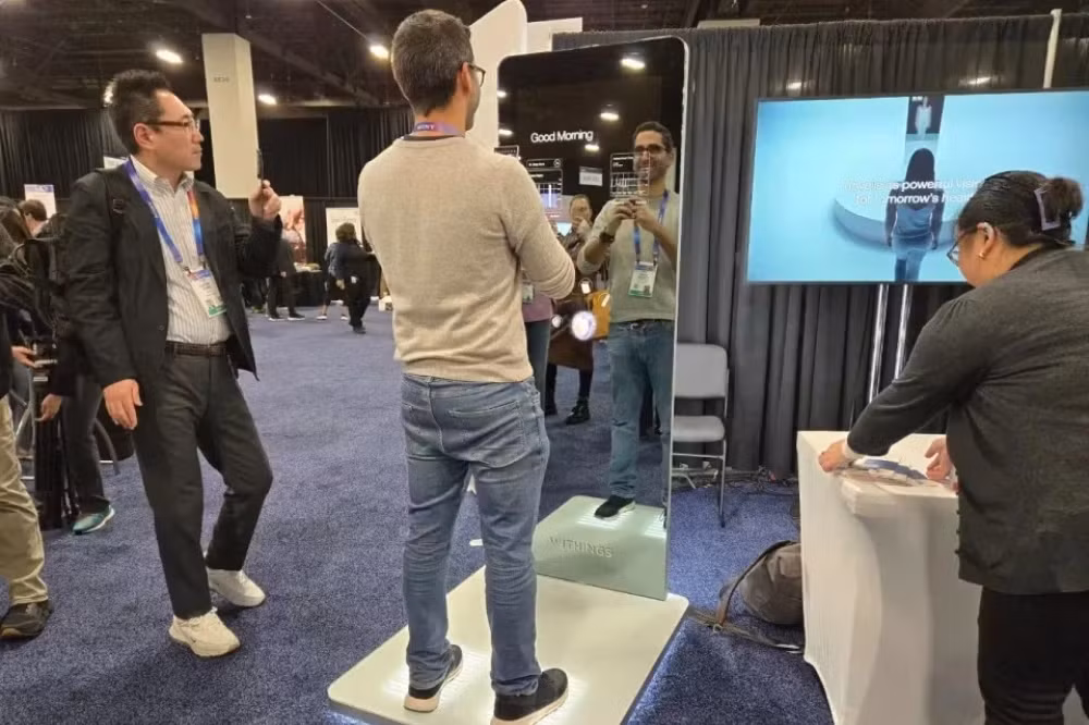 Các cảm biến tích hợp theo dõi cân nặng, khối lượng cơ, nhịp tim, chức năng phổi, và nhiều chỉ số khác.(Ảnh: VOV)