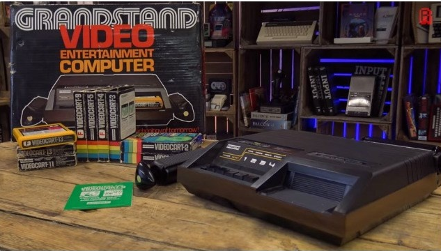 7. Máy chơi game từ năm 1976: Hình ảnh pixel đơn giản nhưng đầy cuốn hút, chiếc máy này vẫn khiến nhiều người hâm mộ công nghệ hoài cổ.(Ảnh: Boredpanda)