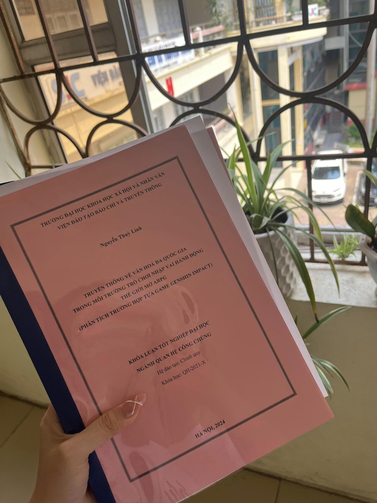 Lindrenaline, fan trung thành của nhân vật Kamisato Ayato, đã gắn bó với trò chơi hơn 3 năm và truyền tải niềm đam mê vào nghiên cứu.(Ảnh: Motgame.vn)