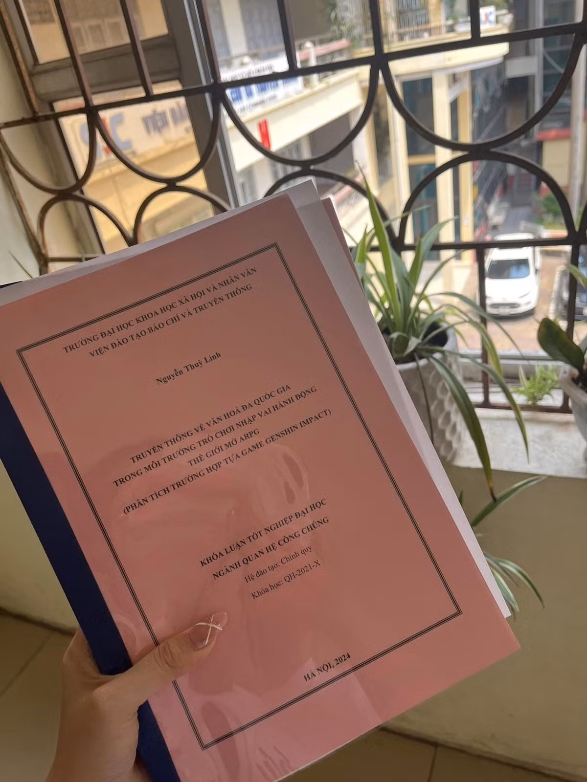 Lindrenaline, fan trung thành của nhân vật Kamisato Ayato, đã gắn bó với trò chơi hơn 3 năm và truyền tải niềm đam mê vào nghiên cứu.(Ảnh: Motgame.vn)