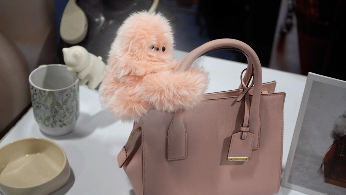 9. Robot nhút nhát: Mirumi, robot tí hon bắt chước tính tò mò của trẻ em, theo dõi chuyển động xung quanh. (Ảnh: Mashable)