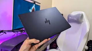 Trọng lượng chỉ 1,19 kg, đi kèm tùy chọn màn hình cảm ứng hoặc không cảm ứng.(Ảnh: Windows Central)