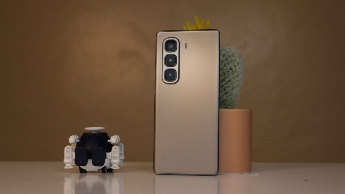 Sản phẩm trang bị pin 5000mAh và sạc nhanh 33W, với tuổi thọ pin lên tới 4 năm.(Ảnh: CellphoneS)