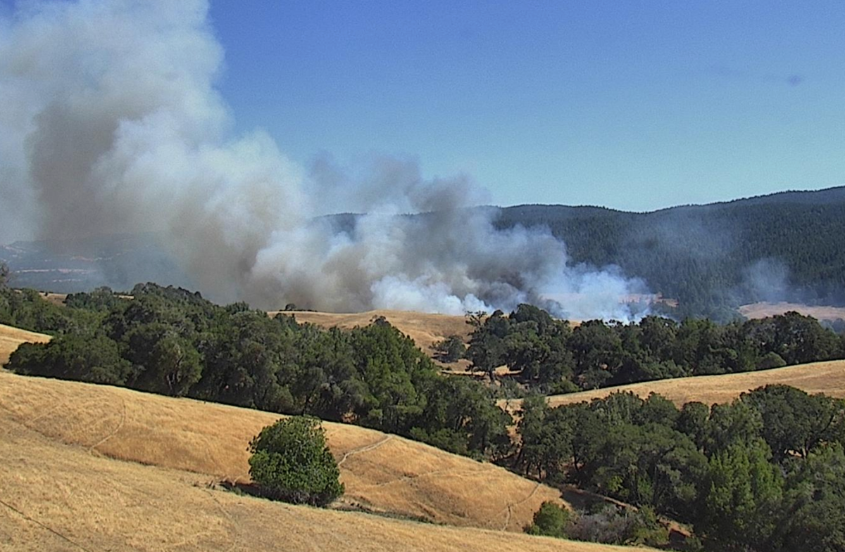 AI đang thay đổi cuộc chiến với cháy rừng, nhưng nó cũng là lời nhắc nhở rằng công nghệ chỉ là một phần trong bài toán bảo vệ con người và môi trường khỏi những ngọn lửa tàn khốc. (Ảnh:The Mendocino Voice)
