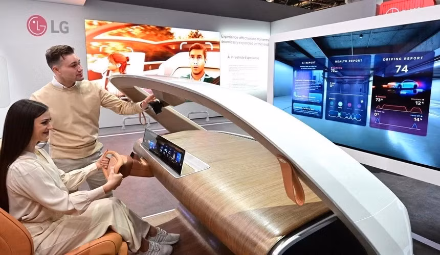 Khu vực Connect &amp; Cruise (Kết nối &amp; Thư giãn): Tích hợp AI trên ôtô giúp đảm bảo an toàn và tiện lợi khi di chuyển. Các cảm biến thông minh hỗ trợ người dùng trong việc lái xe.(Ảnh: LG)