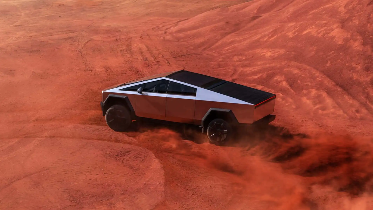 Công suất của Cybertruck lên tới 845 mã lực, cho phép xe tăng tốc từ 0-97 km/h chỉ trong 2,6 giây, một con số ấn tượng so với các mẫu xe bán tải truyền thống. (Ảnh: InsideEVs)