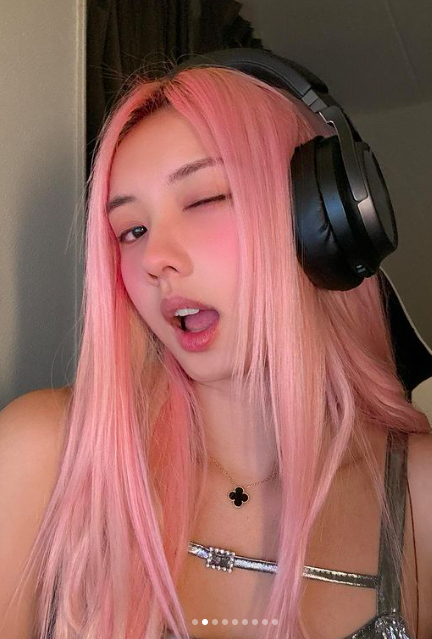 Cô hiện đang sống và làm việc tại Hà Lan và sở hữu chiều cao 1m66 với thân hình đồng hồ cát quyến rũ. (Ảnh: GameK)