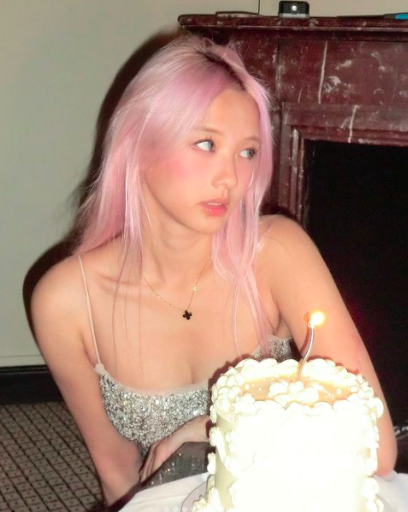 Vyvan Le không chỉ thu hút bởi tài năng mà còn nhờ tính cách hài hước và những hành động quyến rũ khi livestream. (Ảnh: GameK)