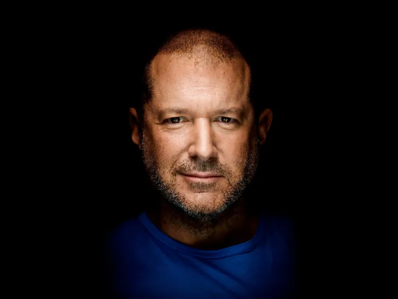 Tầm nhìn iPhone không viền của Apple từ thời Jony Ive đang dần trở thành hiện thực. (Ảnh: Smithsonian Magazine)