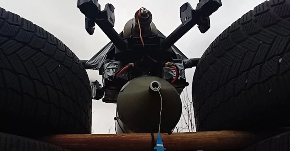 Tại Kursk, UAV sợi quang giúp cả Nga và Ukraine vượt qua các hệ thống EW mạnh mẽ, hỗ trợ các chiến dịch tấn công chính xác hơn. (Ảnh: Espreso. Global)