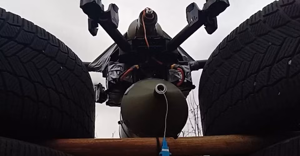 Tại Kursk, UAV sợi quang giúp cả Nga và Ukraine vượt qua các hệ thống EW mạnh mẽ, hỗ trợ các chiến dịch tấn công chính xác hơn. (Ảnh: Espreso. Global)