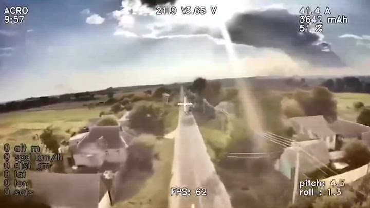 Công nghệ này có ưu điểm vượt trội: tín hiệu ổn định, dữ liệu chất lượng cao, và khả năng "tàng hình" trước radar và hệ thống EW (chiến tranh điện tử) đối phương. (Ảnh: The Telegraph)