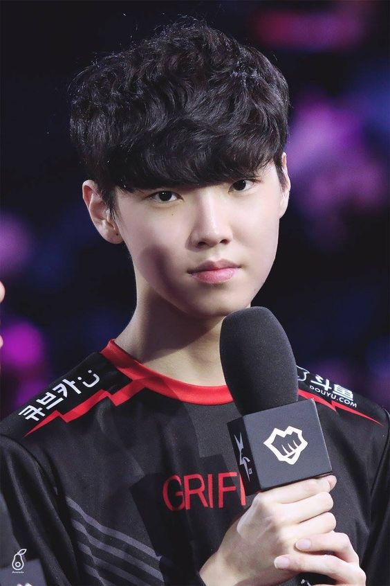 3. Chovy (Jung Ji-hun): Người chơi đường giữa của Gen.G, nổi tiếng với khả năng farm tài nguyên và gánh team đỉnh cao. (Ảnh: Thể thao văn hoá)