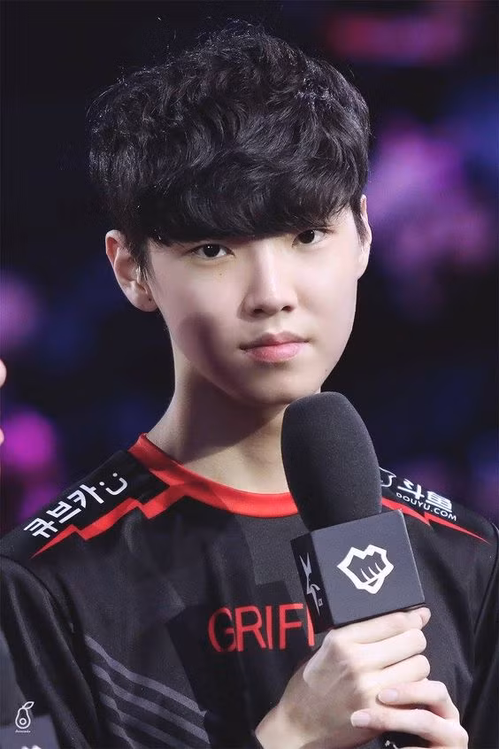 3. Chovy (Jung Ji-hun): Người chơi đường giữa của Gen.G, nổi tiếng với khả năng farm tài nguyên và gánh team đỉnh cao. (Ảnh: Thể thao văn hoá)