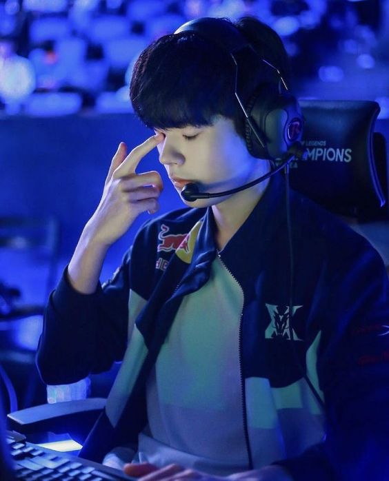 4. Deft (Kim Hyuk-kyu): Xạ thủ kỳ cựu và bạn thân của Faker, được yêu mến nhờ tài năng và tính cách thân thiện. (Ảnh: Thể thao văn hoá)
