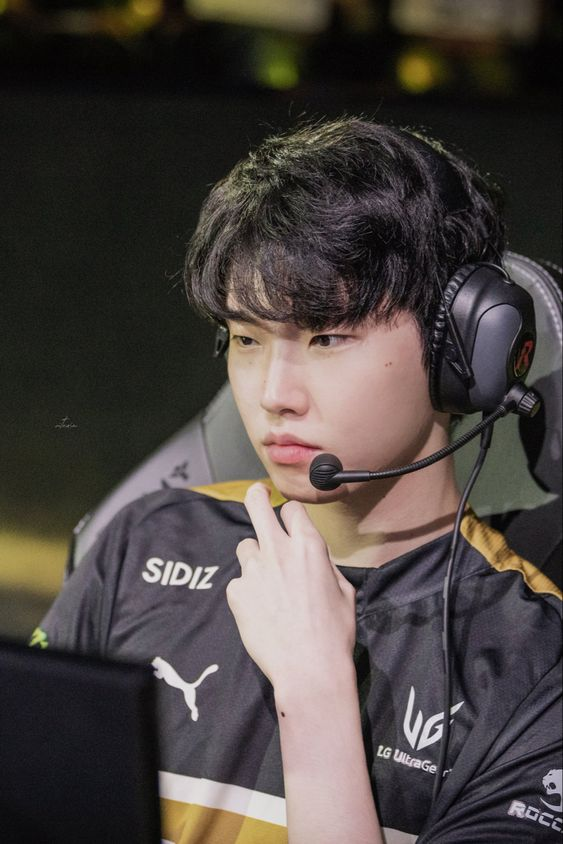 Chovy không chỉ tài năng mà còn thu hút khán giả với vẻ ngoài điển trai.(Ảnh: Thể thao văn hoá)