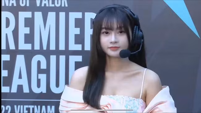 Lyly Sury tên thật là Nguyễn Thị Hương Ly, bắt đầu nổi tiếng trong cộng đồng game thủ với vai trò là streamer của tựa game Liên Quân Mobile. (Ảnh: news.onlive.vn)