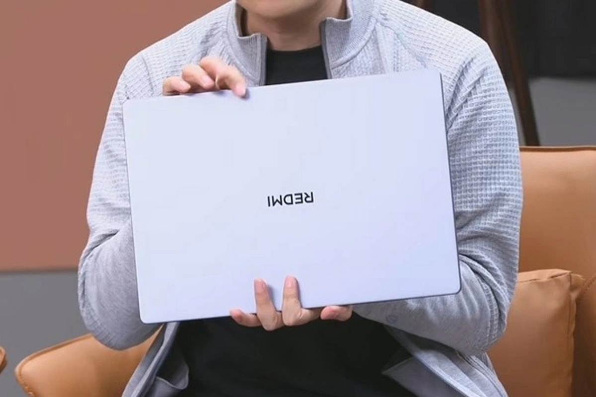 Redmi Book 16 có màn hình lớn hơn 16 inch với độ phân giải 2.5K và viền siêu mỏng đạt tỷ lệ màn hình 90,4%. (Ảnh: FPT Shop)