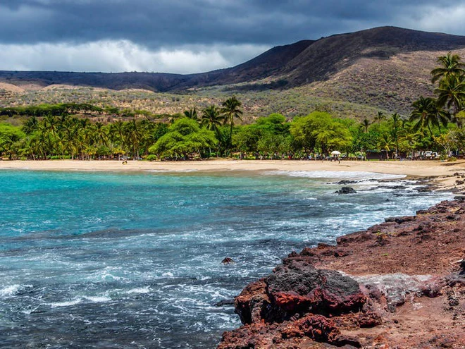 Ông không chỉ sở hữu hai chiếc máy bay phản lực chiến đấu mà còn mạnh tay chi tiền để mua nguyên hòn đảo Lanai ở Hawaii, biến nơi đây thành không gian nghỉ dưỡng riêng tư với giá hàng trăm triệu USD. (Ảnh:Tri thức trẻ)