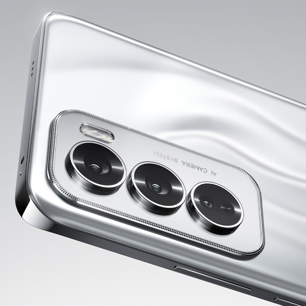 Camera selfie 32MP dạng đục lỗ mang đến ảnh rõ nét, sắc sảo, không cần chỉnh sửa nhiều. (Ảnh: Tecnogus)