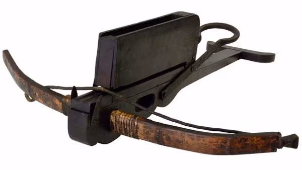 Nỏ liên hoàn là phát minh của Gia Cát Lượng có thể bắn 15 mũi tên trong 10 giây, trở thành vũ khí đáng sợ thời cổ đại. (Ảnh: BRLSI)