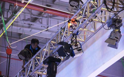 Khach duoc phen hoang loan tai trien lam o to lon nhat Viet Nam