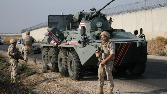 Những cuộc đối đầu giữa xe thiết giáp hai nước giờ đây đã có cả sự tham gia của trực thăng vũ trang và trong tương lai không loại trừ viễn cảnh xuất hiện thêm tiêm kích, cho thấy sự kình địch thực chất chỉ có gia tăng chứ không hề thuyên giảm.