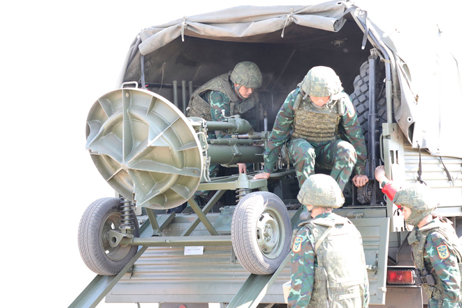 Hơn 100 quân nhân đến từ 6 nước Belarus, Uzbekistan, Tajikistan, Việt Nam, Armenia và Nga tham gia phần thi Bậc thầy về pháo binh trong khuôn khổ hội thi ARMY-2020.