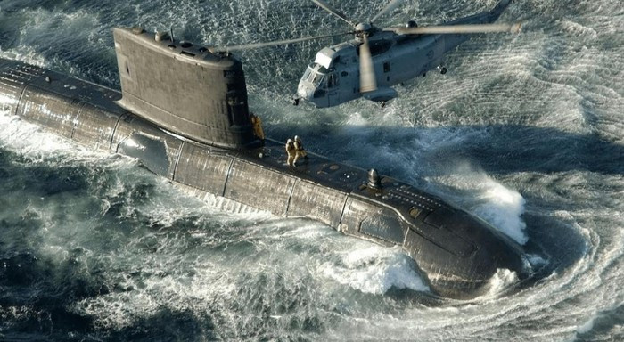 Cần lưu ý rằng Liên bang Nga được biết đến với truyền thống đóng tàu ngầm, họ đã chế tạo nhiều tàu ngầm mạnh và lớn, một số loại tốt nhất trên thế giới, vì vậy không có gì ngạc nhiên khi công nghệ của Nga được coi là tiên tiến hơn nhiều so với Trung Quốc.