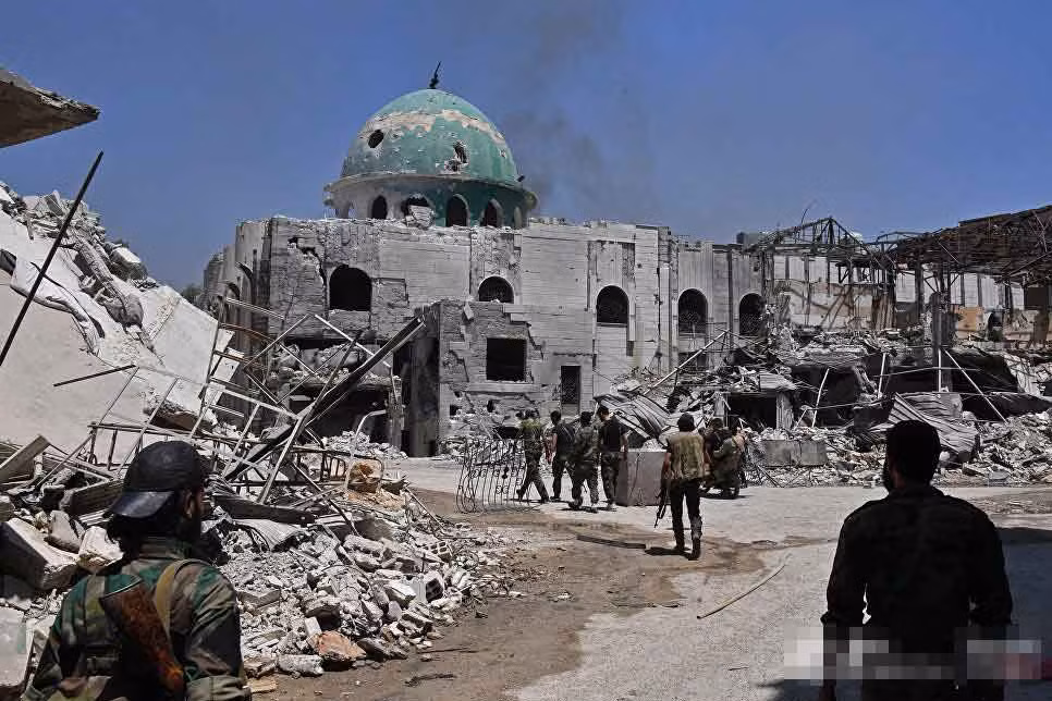 Những ngôi nhà di tích bị tàn phá gần như hoàn toàn.