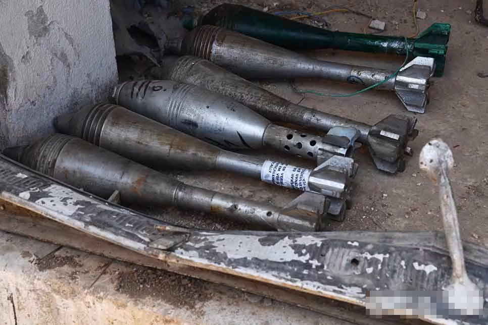 Vũ khí bị bỏ lại.