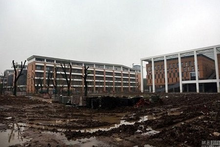 Nhung benh la hoanh hanh o cac truong hoc tren the gioi