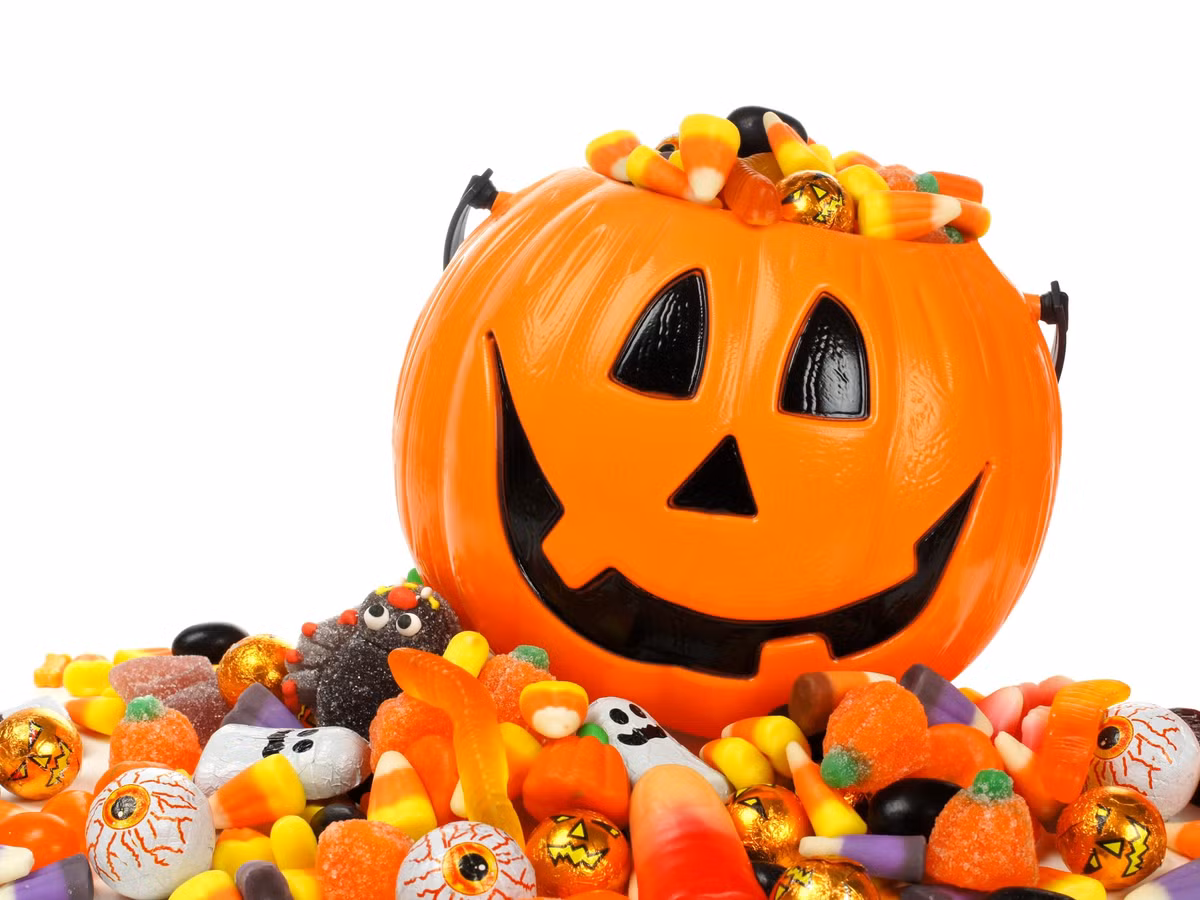 Theo một số khảo sát, người dân Mỹ chi khoảng 2,8 tỷ USD để mua kẹo trong dịp Halloween.