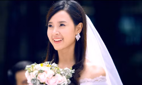 Midu dien ao cuoi dep tua thien than buoc vao le duong