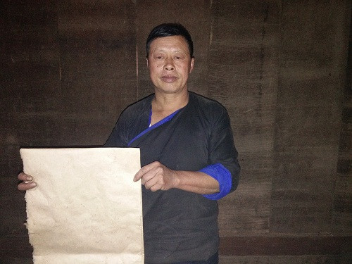 Giai ma tam giay trang nguoi Mong dan trong nha-Hinh-4