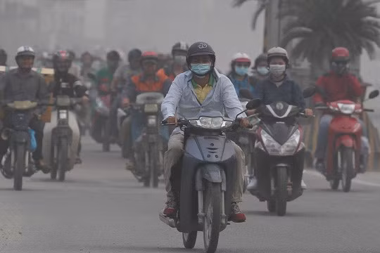 "Mù khô" ngoài việc gây hạn chế tầm nhìn, cũng có thể gây ảnh hưởng đến sức khỏe.