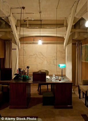 Thủ tướng Churchill sử dụng Phòng Nội các chiến tranh làm nơi trung tâm chỉ huy, trực tiếp chỉ đạo tình hình chiến sự trong Chiến tranh thế giới 2.