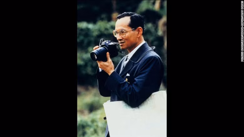 Quốc vương Bhumibol có sở thích chụp ảnh. Ông có chiếc máy ảnh đầu tiên năm 1934 và thường xuất hiện trước công chúng với chiếc máy ảnh.