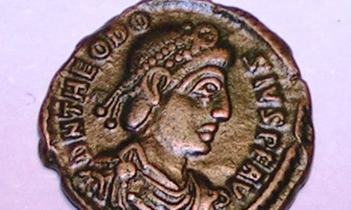 Theodosius I hay còn gọi Theodosius Đại đế trị vì từ năm 379-395. Ông là vị hoàng đế cuối cùng trị vì cả đế quốc Đông và Tây La Mã.