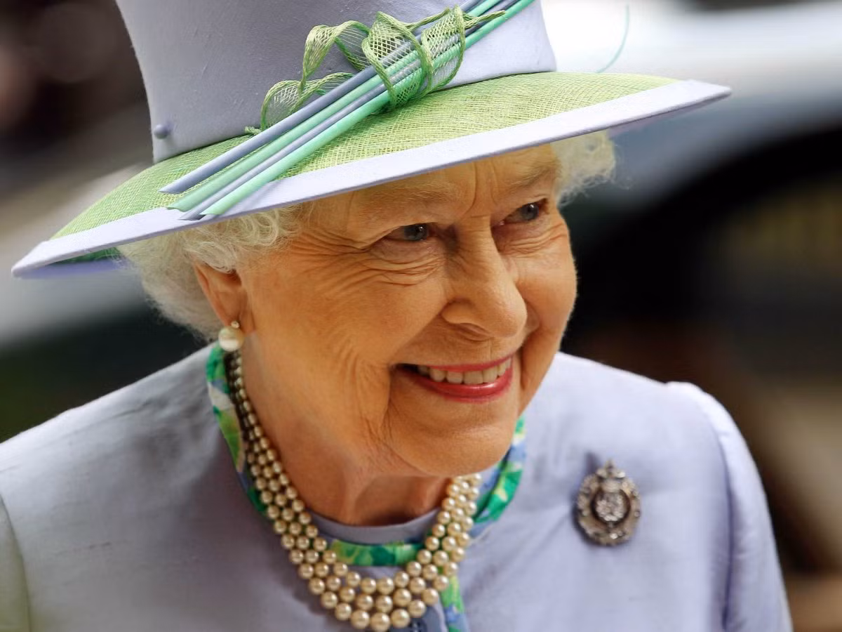 Nữ hoàng Elizabeth II của Vương quốc Anh trị vì đất nước trong 64 năm. Nữ hoàng Elizabeth II trở thành người đứng đầu Hoàng gia Anh vào năm 1952 sau khi vua cha George VI qua đời.