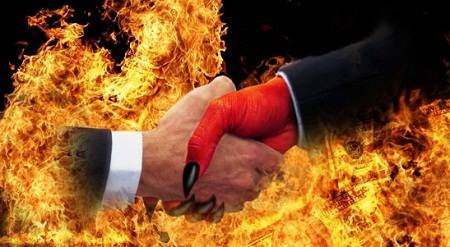 Satan rất giỏi thuyết phục người khác cộng với các trò xảo quyệt giúp ác quỷ này "thu phục" được rất nhiều thiên thần làm tay sai cho mình. Hắn thậm chí còn tìm cách cám dỗ cả Chúa trời.