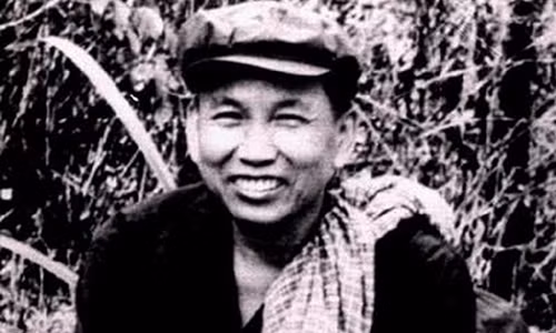 Trước khi trở thành nhà lãnh đạo gây ra tội ác diệt chủng kinh hoàng ở Campuchia, Pol Pot từng là một thầy giáo. Từng theo học nghề thợ mộc và sửa chữa đồ điện tử, sau đó Pol Pot quyết định đổi sang nghề giáo viên.