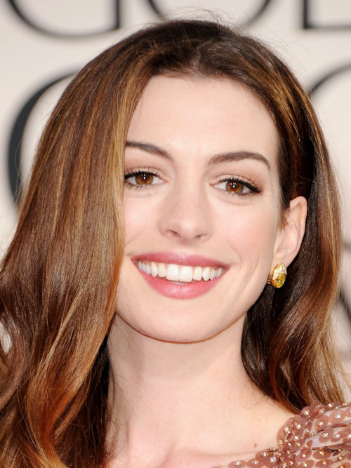 Người nào có nếp nhăn gần miệng cho thấy họ thiếu sự cống hiến trong cuộc sống, cả công việc lẫn tình yêu. Đây có thể là dấu hiệu cảnh báo sớm rằng họ cần phải cố gắng sửa đổi nếu muốn có được tình yêu hay xa hơn là cuộc sống vợ chồng. 