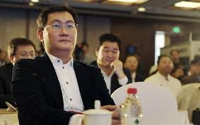 Ma Hua Teng là người sáng lập cổng thông tin Internet lớn nhất Trung Quốc, Tencent Holdings, vào năm 1998. Khi đó, ông 26 tuổi. Công ty của Ma sở hữu một số nền tảng thành công và được sử dụng rộng rãi trong các danh mục đầu tư, gồm QQ – dịch vụ nhắn tin tức thời và là một trong những website lớn nhất thế giới; ứng dụng nhắn tin WeChat với 600 triệu người sử dụng. Tỷ phú sinh năm 1971 hiện là người giàu thứ 4 châu Á với khối tài sản ròng lên đến 24,7 tỷ USD. Ảnh: Reuters.